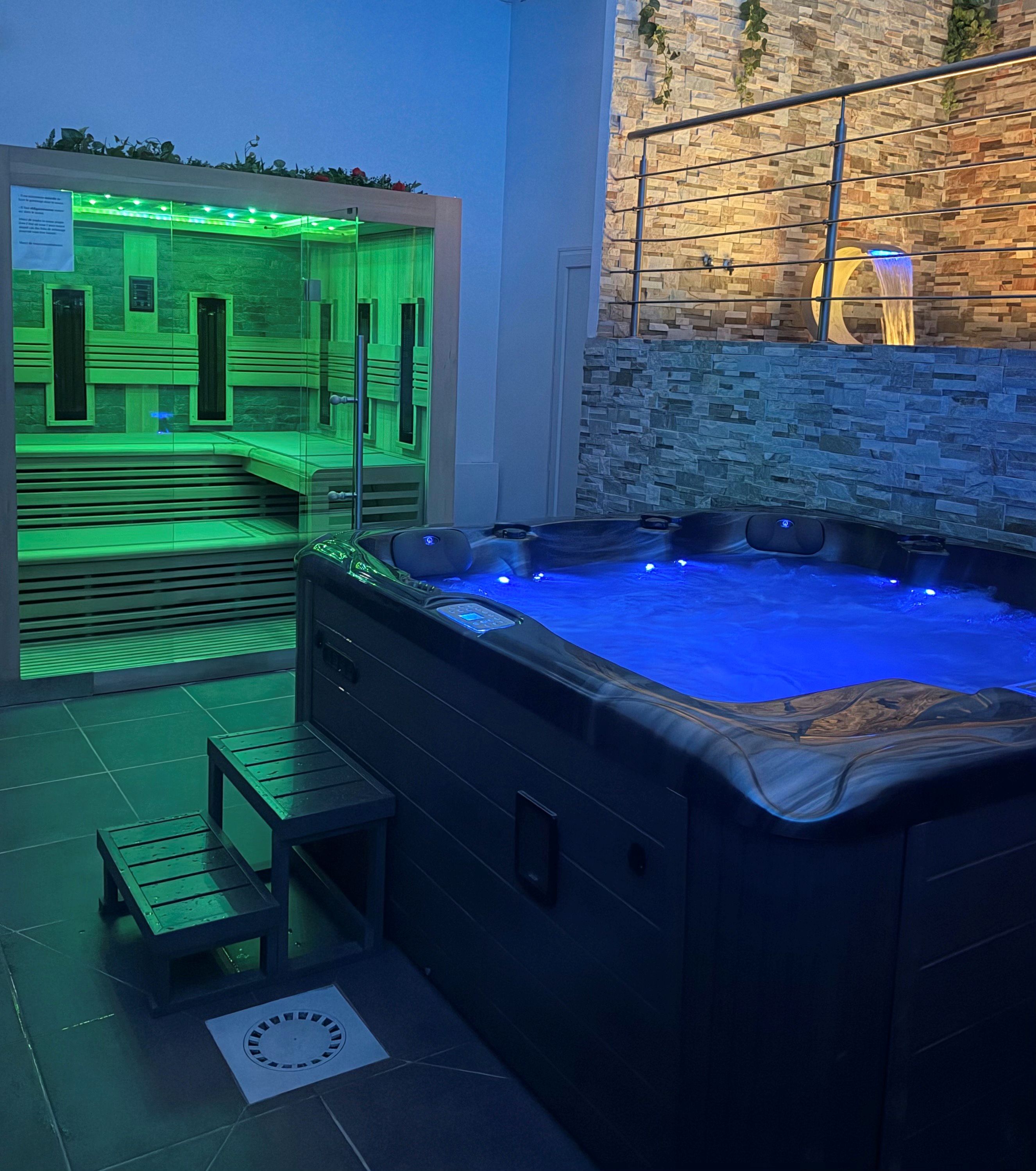 Le jacuzzi privatif, près du sauna